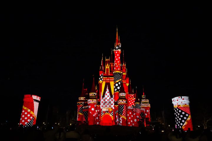 ポップなドット柄のモチーフ