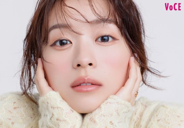 鳴海唯さん／ディファイニングマイクロライナー 02 使用