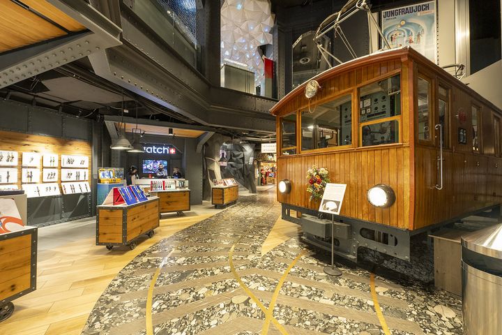 スイスの魅力が詰まる店内