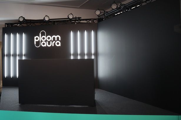 イベントブースでは期間中日替わりでアーティストが登場