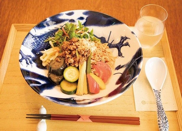 雑誌smart／田中みな実の連載「となりのみな実さん」episode 61 麺が好き！ Guest・弘中綾香さん