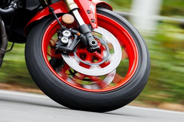 公道でこそ真価を発揮する｜真冬の八幡平で試す「ミシュラン POWER 6」