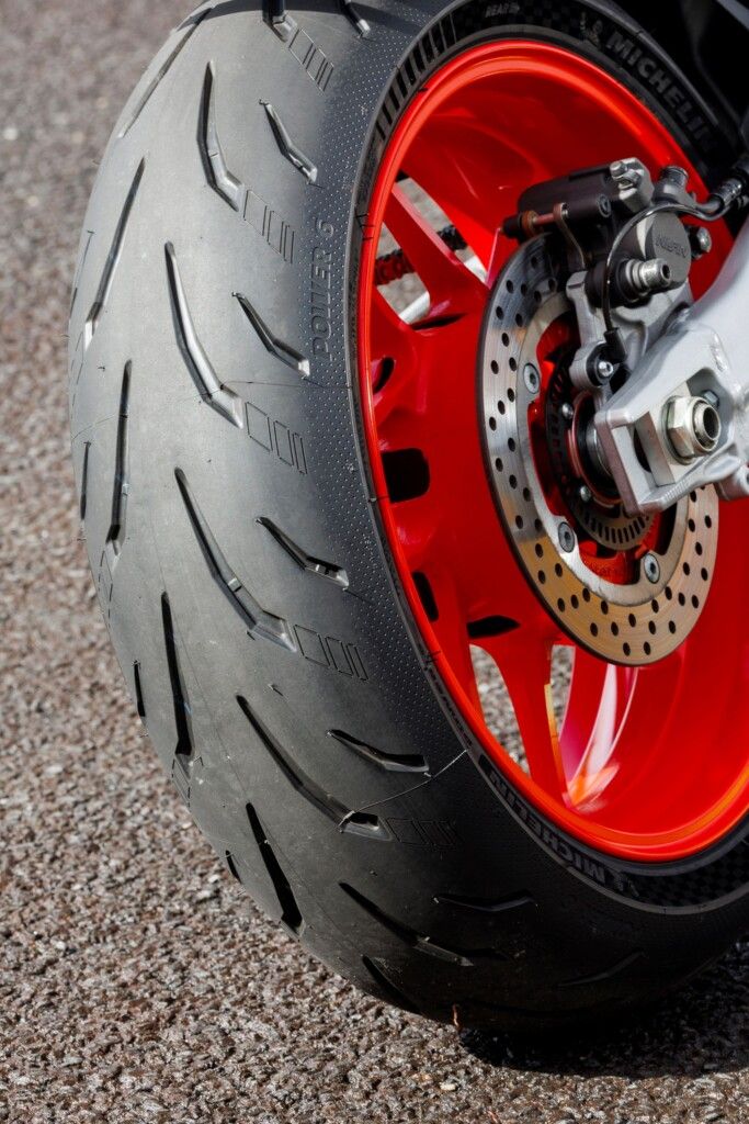 公道でこそ真価を発揮する｜真冬の八幡平で試す「ミシュラン POWER 6」