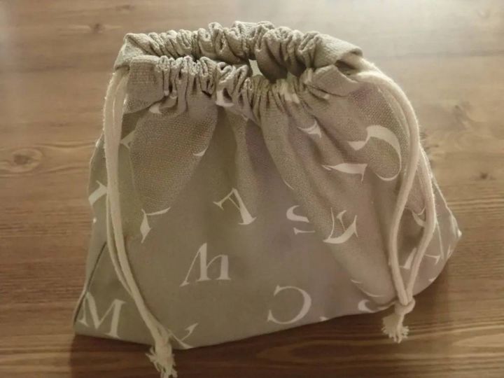 DAISO(ダイソー)：コットン巾着袋(英字)