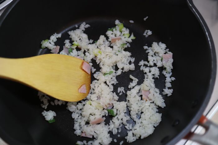 「パラパラチャーハン』を叶える裏ワザ2選♡「マヨネーズor水洗いで本当にできる？」ウワサを検証してみた