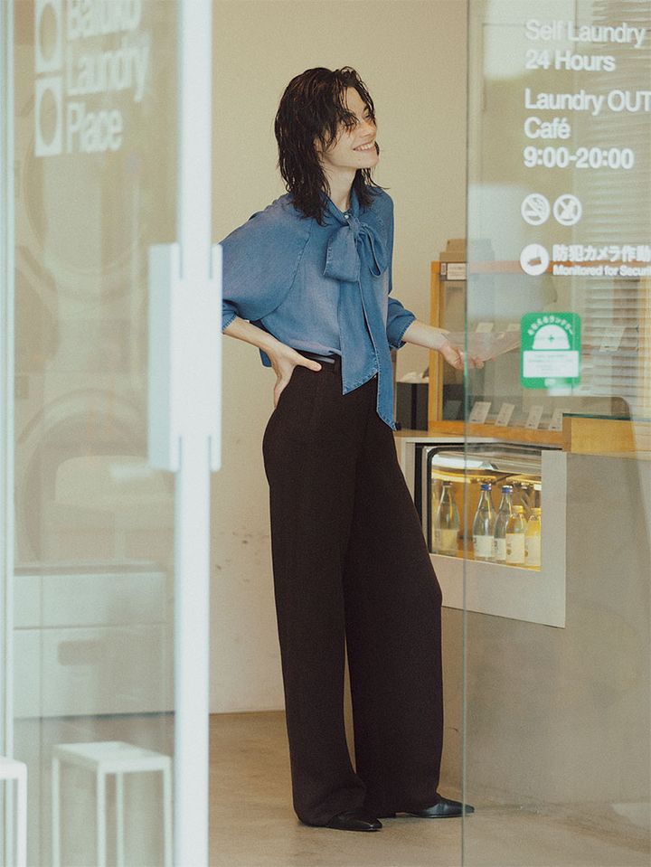 明日なに着る？】特別感のあるカジュアル「インディゴデニムのボウタイ