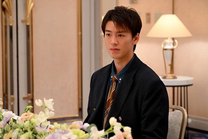 第7話より、両家顔合わせにて鮎美母に言い返す勝男。