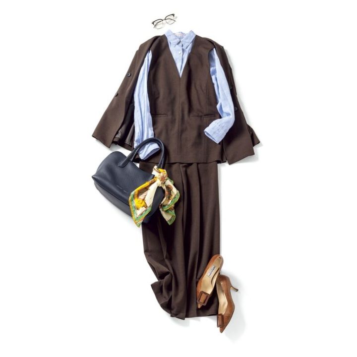 【着回しアイテム：Ⓐ＋Ⓑ＋Ⓓ】シャツ1万8700円（ドレステリア／ドレステリア 渋谷スクランブルスクエア店） バッグ7万5900円（イアクッチ／イアクッチ 大丸東京店） スカーフ2万2000円（マニプリ） パンプス7万2600円（ネブローニ／ピモンテ） メガネ8万4700円（オリバーピープルズ／ルックスオティカジャパン カスタマーサービス）