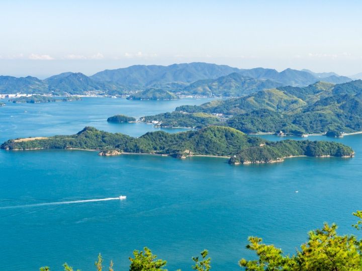 All About ニュース編集部が全国250人を対象に実施した「お土産に関するアンケート」の調査結果から、旅先で買いたい「広島県のお土産」ランキングを発表！ 2位「くりーむパン（八天堂）」を抑えた1位は？