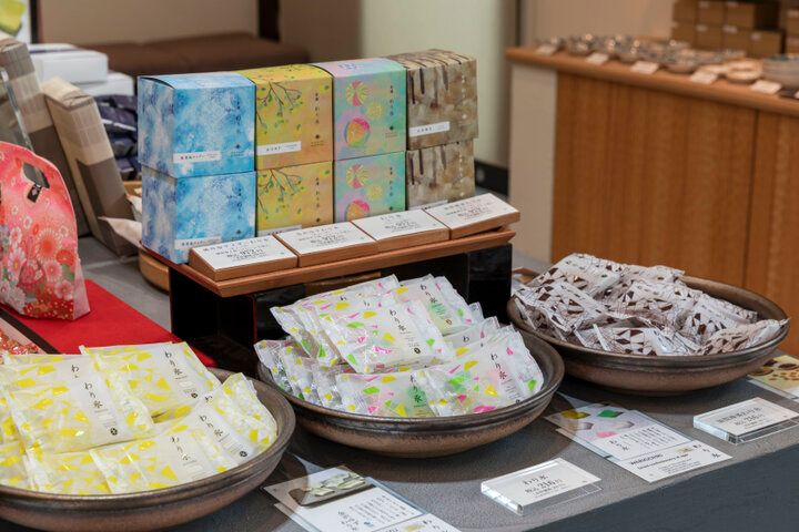 老舗の和スイーツでほっとひと息。金沢・長町武家屋敷跡「和菓子 村上 長町店」