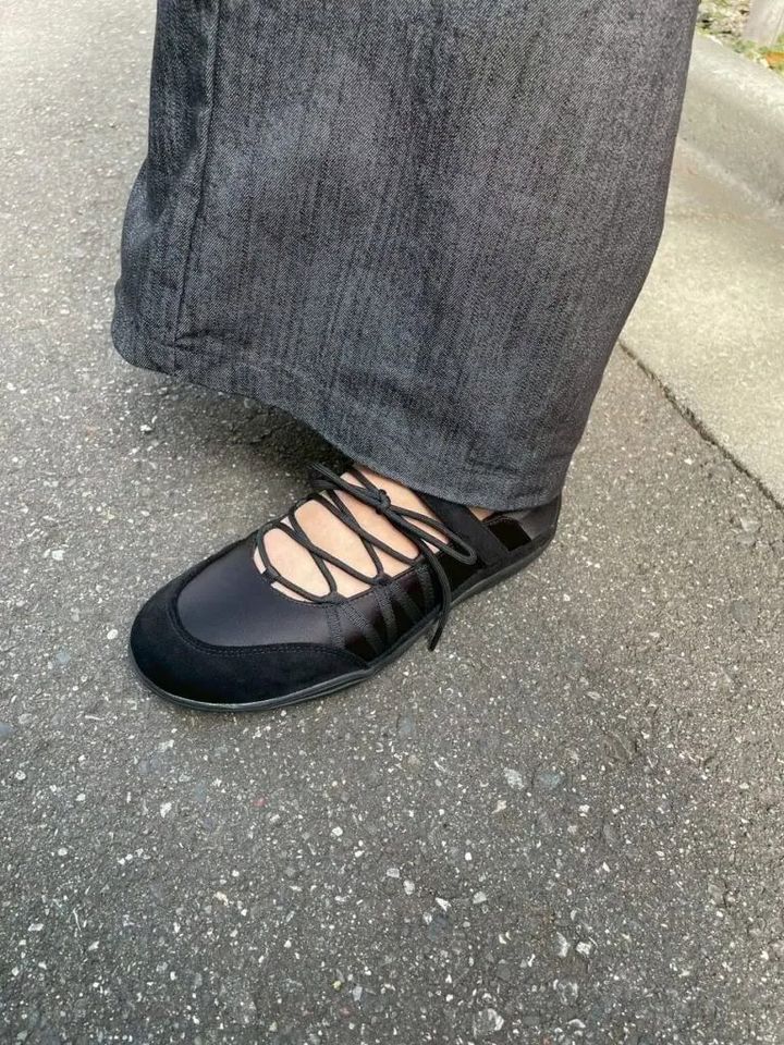 「靴はGUと韓国のデザイナーのブランドrokh（ロク）コラボのもの。デザイン性も高いのに履きやすいんです」