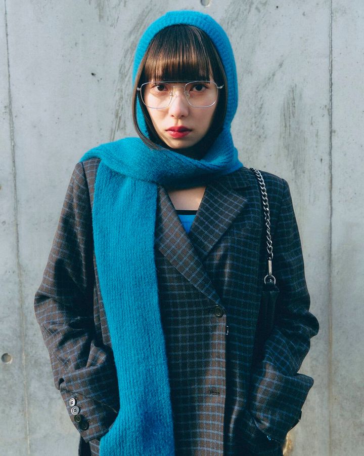 【スナップ】やはりマフラーこそ冬コーデの象徴…チェックとブルーで統一感を演出