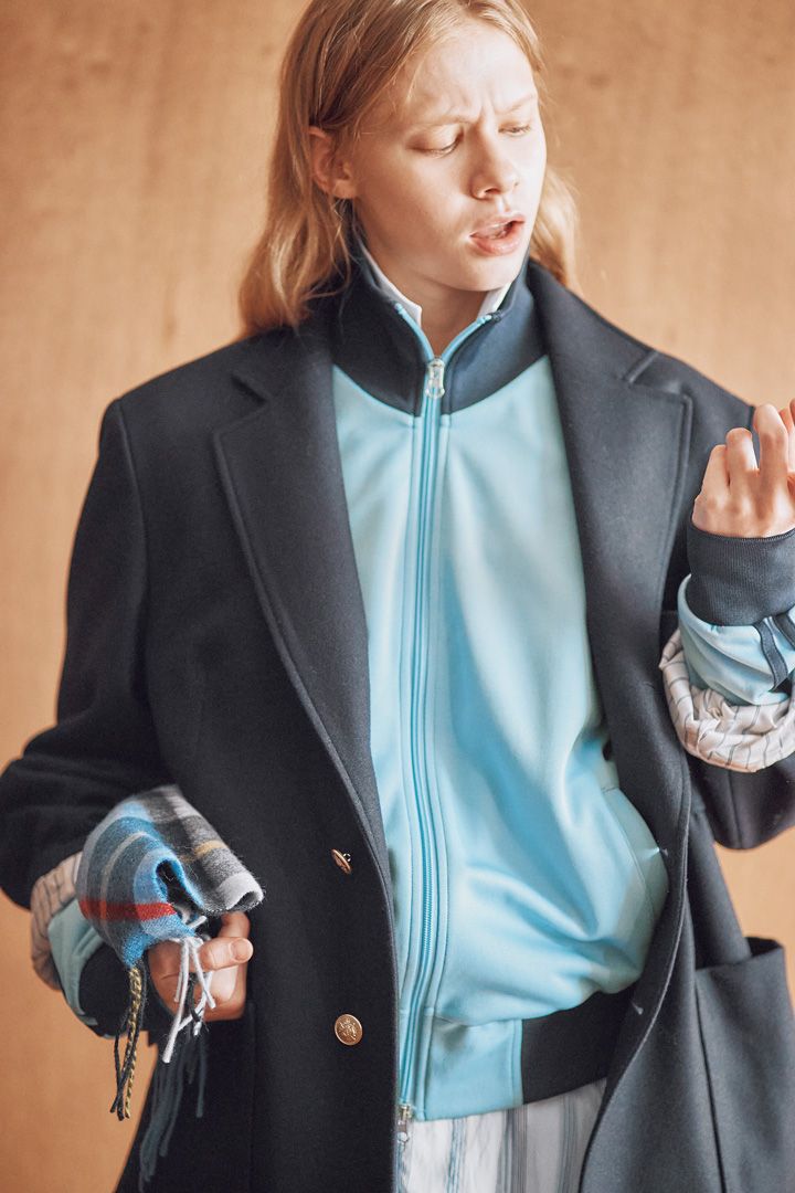 この冬一番かわいいのはトラックジャケット×テーラードジャケットのコーデ。おすすめ6選