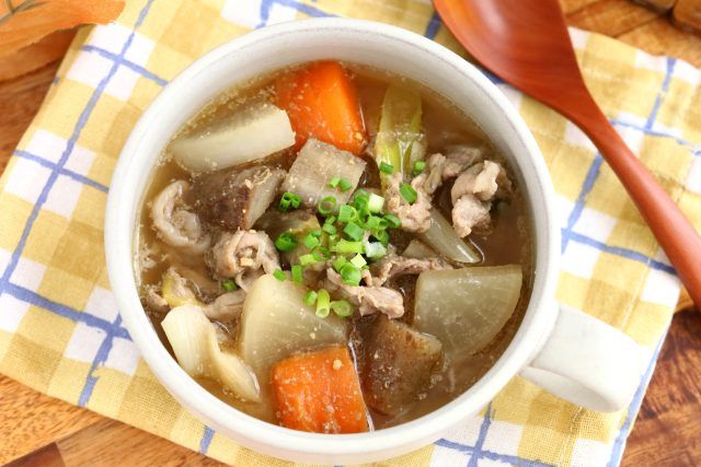 ゴロゴロ根菜みそスープ