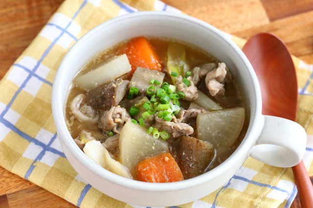 ゴロゴロ根菜みそスープ