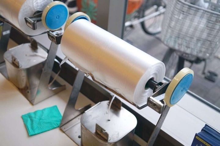 かわりに荷物を詰めてくれて...（画像はphotoACより）