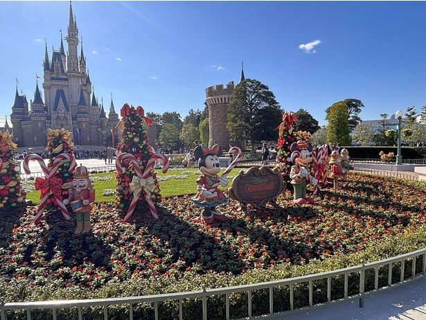 シンデレラ城前の楽しいデコレーション