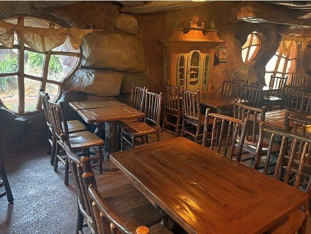 “サラおばあちゃん自慢の家庭料理”を楽しむレストラン「グランマ・サラのキッチン」の内観