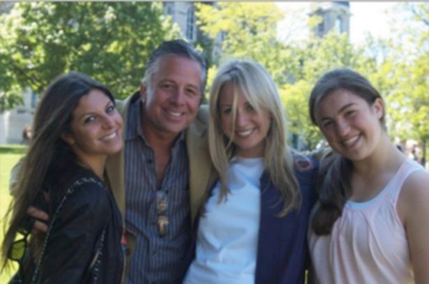 3人の娘たちのもつれる髪をとかすために開発されたウェットブラシ