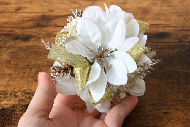 ホワイトアレンジボール デザイン