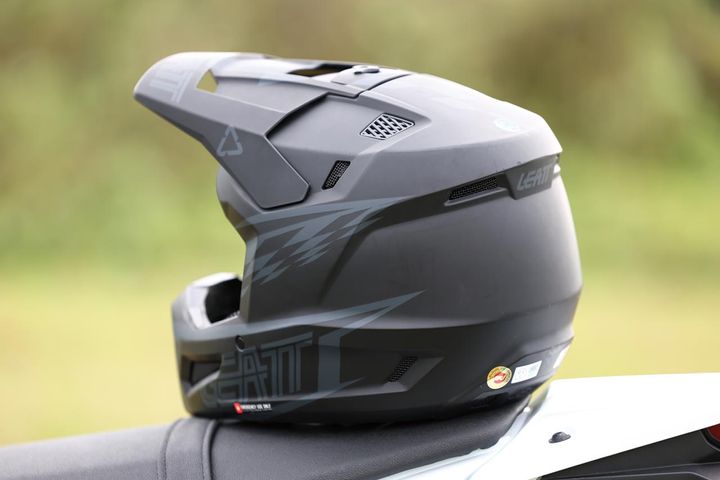 【LEATT MOTO 3.5 ヘルメットキット】Vizion 3.5 ゴーグルがセットになった LEATT MOTO3.5 ヘルメットキット【編集スタッフが本気で試す！みんなのテスト】
