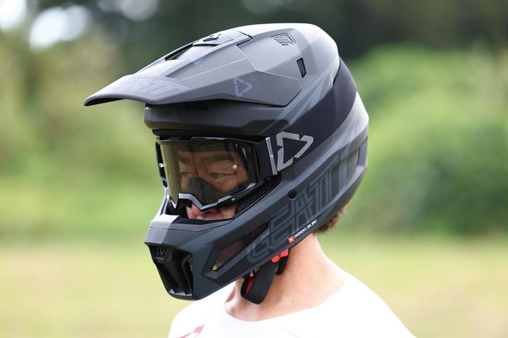 【LEATT MOTO 3.5 ヘルメットキット】Vizion 3.5 ゴーグルがセットになった LEATT MOTO3.5 ヘルメットキット【編集スタッフが本気で試す！みんなのテスト】