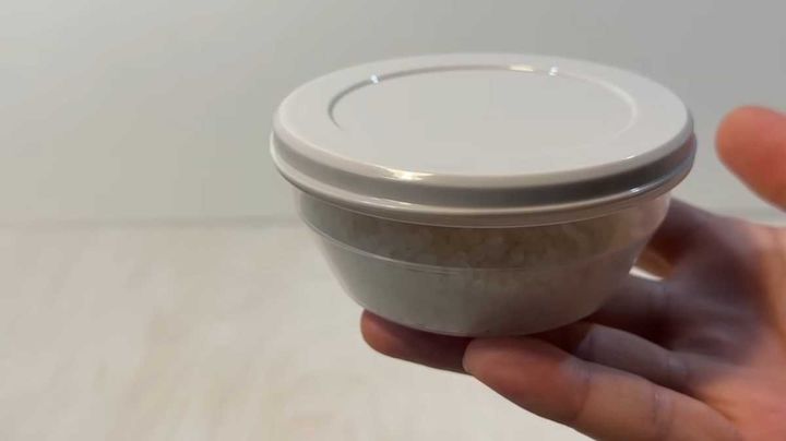 ダイソー「生米を1合入れられる食品保存容器」は密閉性が高い