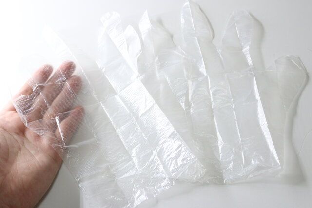 持ち運びやすいポリエチレン手袋 50枚入り