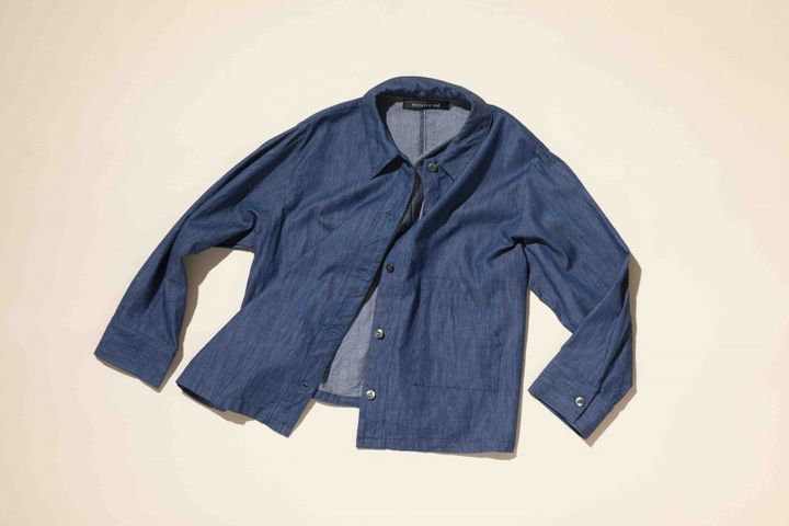 羽織にも主役にも。何枚あっても重宝するデニムシャツ【海と空と、デニム⑤】