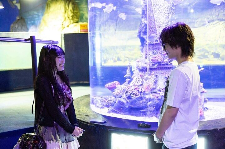【写真・画像】メガネが似合いすぎる天然イケメン男子りくと、たまきの「かっこいい」にデレデレ！水族館デートで急接近『今日好き』チェンマイ編第3話 3枚目