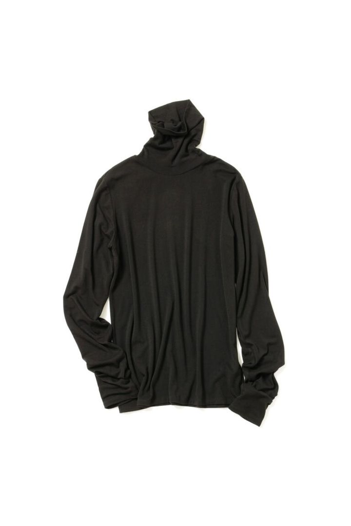 ニット¥7,150／ステートオブマインド（ゲストリスト）