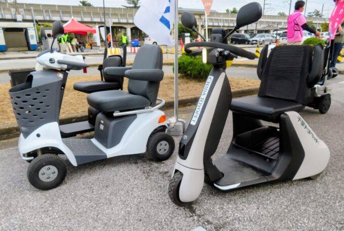 様々なメーカーの小型電動モビリティが揃った