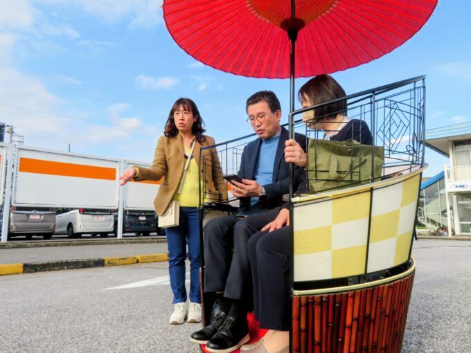 「＆brella（アンブレラ）」に試乗する様子