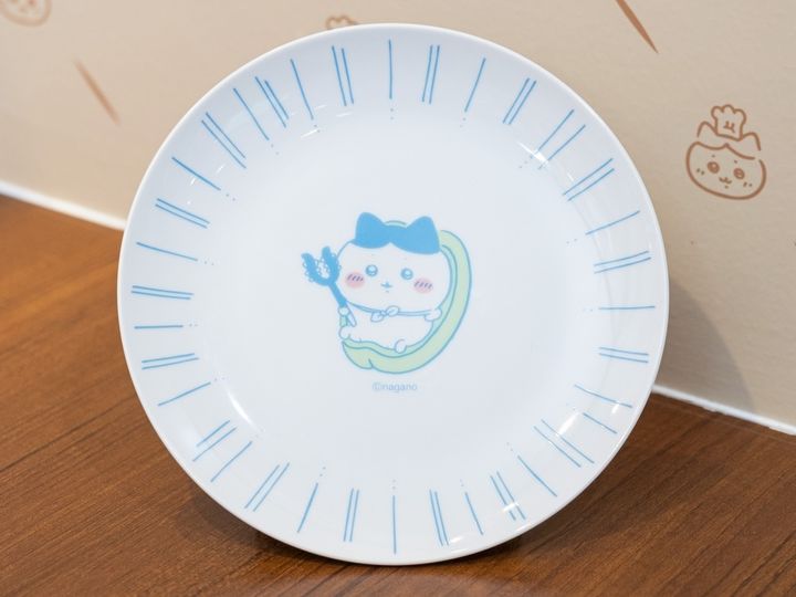 「ちいかわレストラン」ハチワレのピーマン肉詰め皿