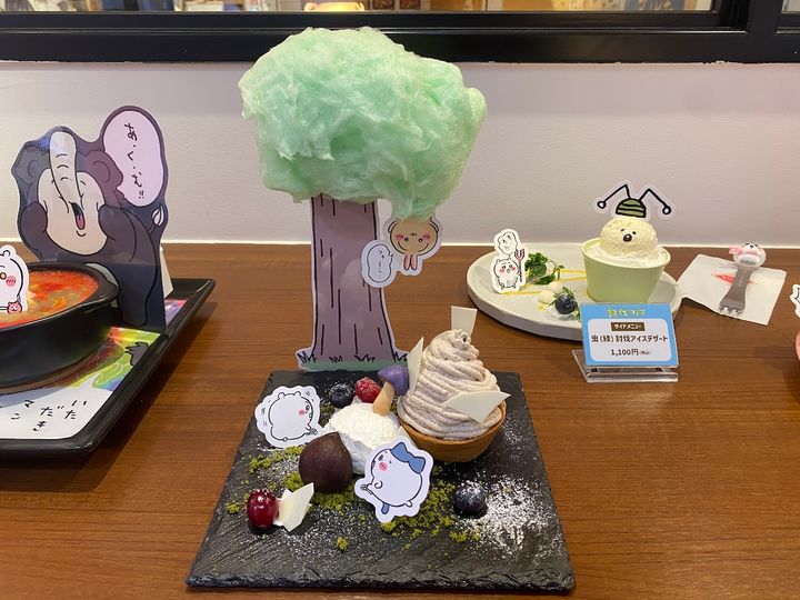 （左から）「マロングラッセの森プレート」1,870円、「虫（緑）討伐アイスデザート 1,100円（税込）