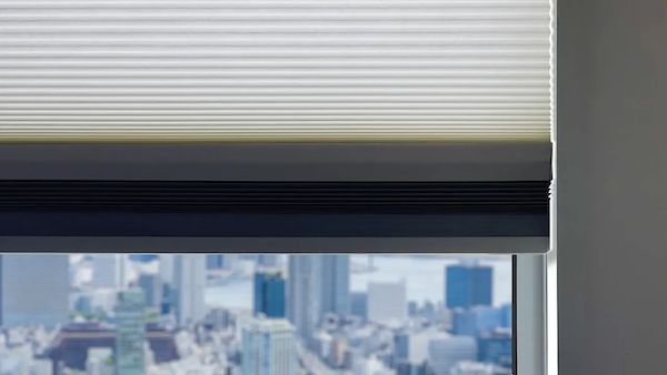 工事不要で1分設置！光・熱・音をスマートに操る「Moodify電動ハニカムシェード」が一般販売開始