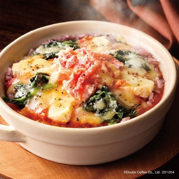 【画像】熱々をほお張りたい！「蟹とトマトのチーズドリア」(950円)