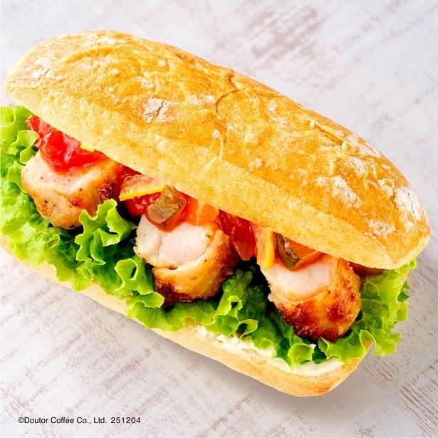 「チャバッタサンド グリルチキン＆カポナータソース」(560円)