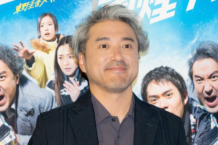 ムロツヨシ、東野圭吾スペシャルドラマ『雪煙チェイス』完成会見に登場 クランクイン！ width=