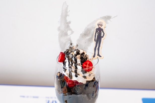 渚カヲルの黒ゴマパフェ(1850円)