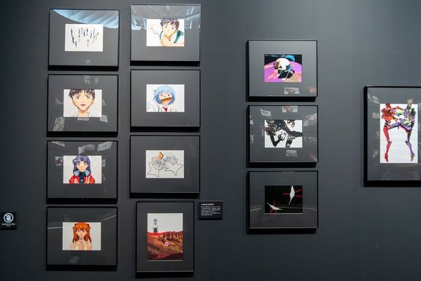 経年劣化によって、別のセル画の塗料が癒着してしまった事例も紹介されている