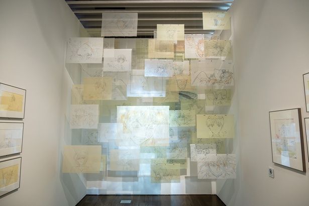 手描きアニメからデジタル制作へ。そして実写の手法も取り入れて進化し続けたエヴァがどうやって完結したのか。『シン・エヴァンゲリオン劇場版:||』のイメージボードや設定資料や原画が展示されている