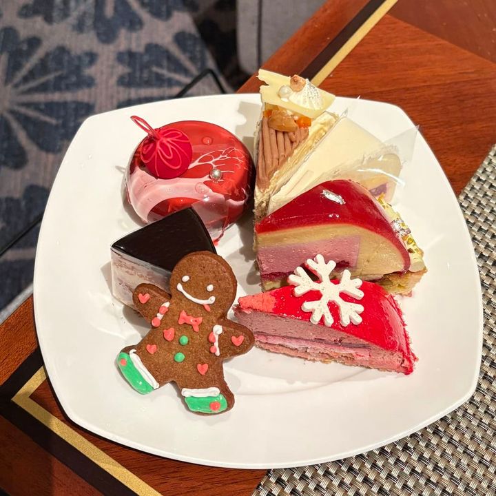 ヒルトンスイーツ クリスマスオーナメントをめしあがれ