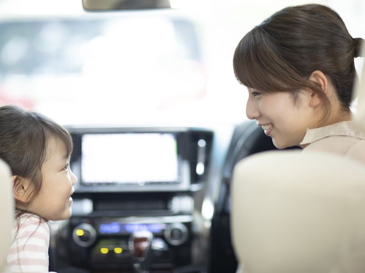 【医師が解説】万一の交通事故のとき、座席の位置や車種によってリスクが大きく異なるようです。後部座席の安全性、軽自動車と普通車の違い、そしてシートベルトの効果について、分かりやすく解説します。