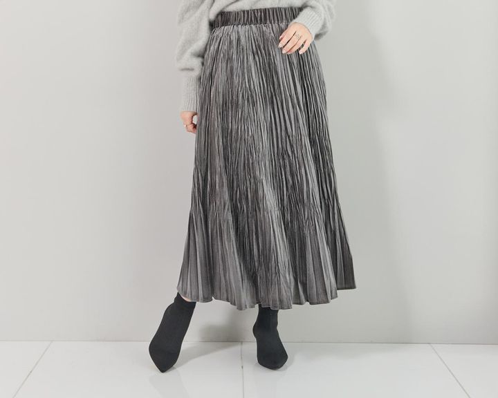 画像: トレンド感のあるベロアスカート