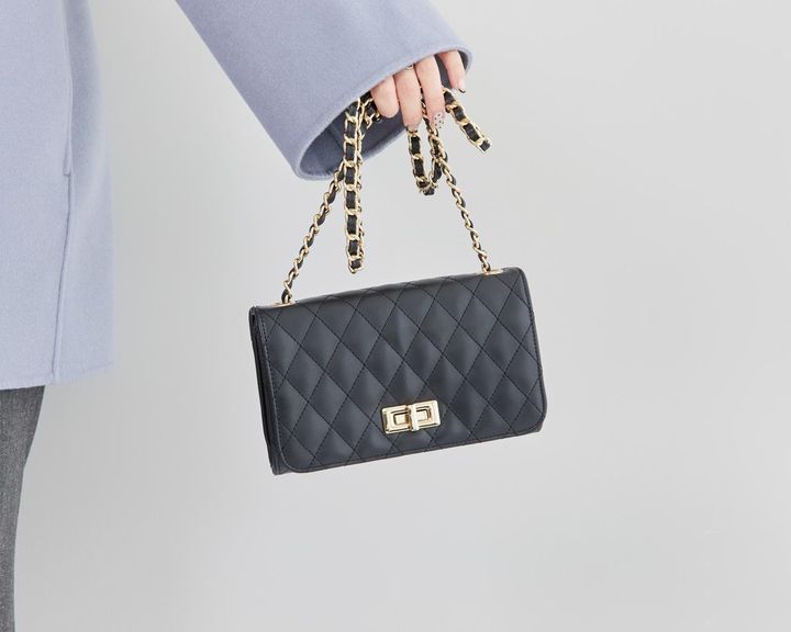 画像2: イチ推しのスカーフやバッグで華やぎをプラス