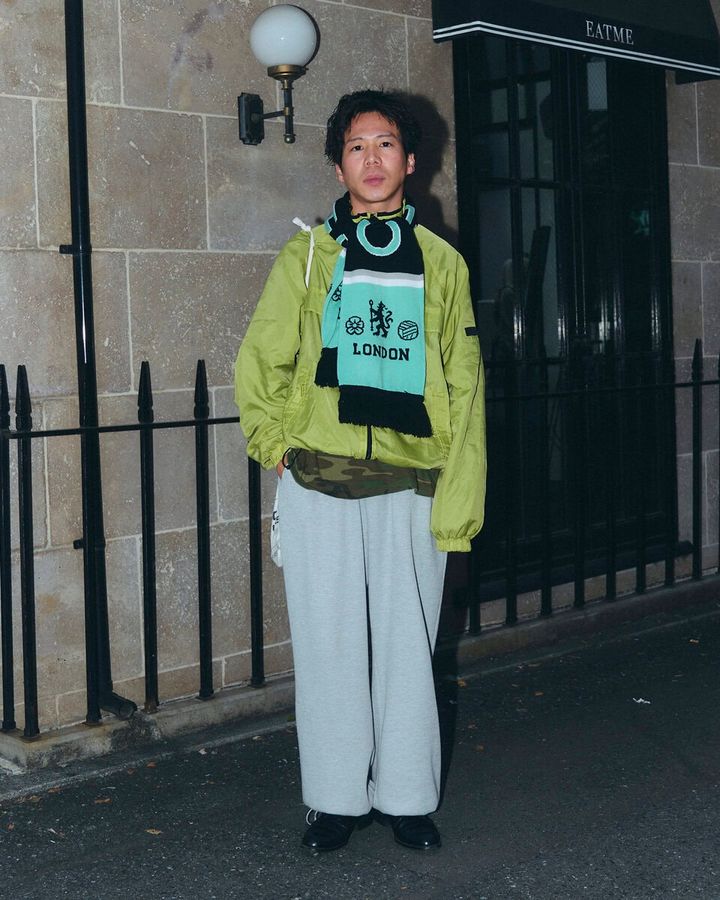 【スナップ】秋冬こそ蛍光色でパァーッと明るく！ブルゾン＆マフラーに視線集中