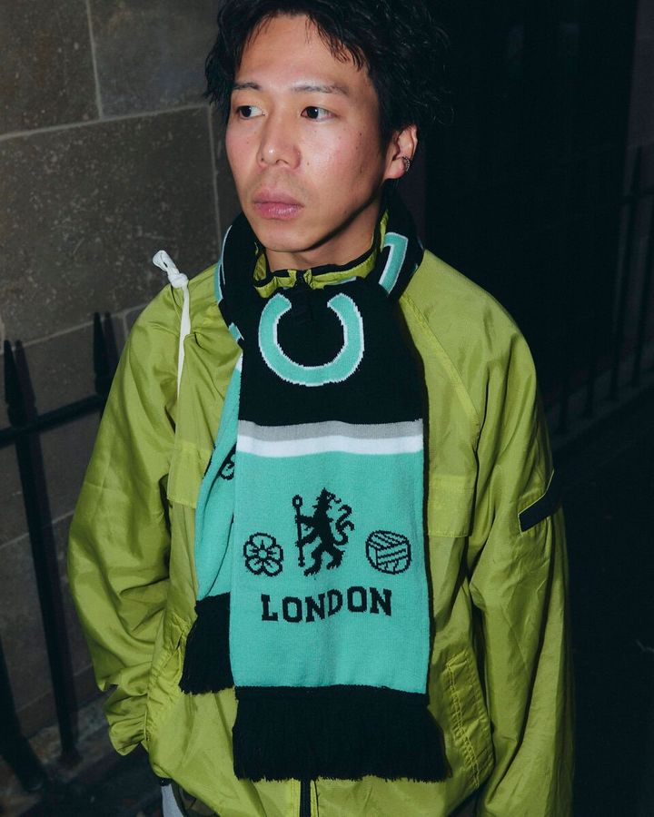 【スナップ】秋冬こそ蛍光色でパァーッと明るく！ブルゾン＆マフラーに視線集中