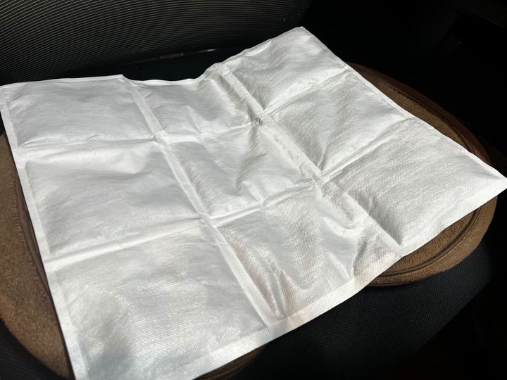 ダイソーにあった！巨大すぎるカイロがすごい！お腹をいたわるときにも