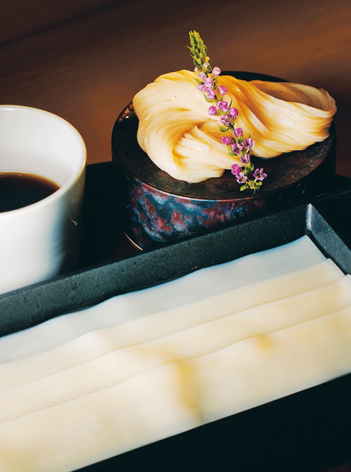 東銀座『銀座 別邸花山』の「鬼ひも川」、「切麦」